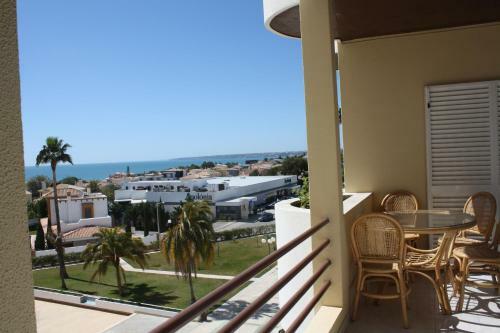 Apartamento Beco Do Barlavento, Bloco C1, 2� B, Praia Da Gal�, Guia