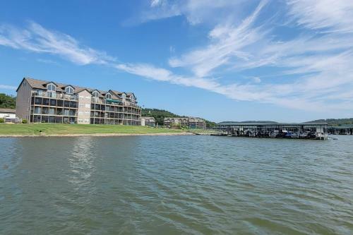 Apartamento Camdenton Condo With Boat Ramp, Dock And Slip!
