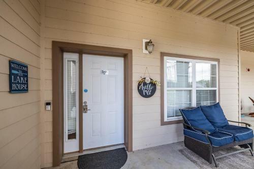 Gorgeous 3 Bedroom 2 Bath Lakefront Condo #341