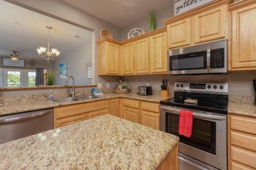 Gorgeous 3 Bedroom 2 Bath Lakefront Condo #341