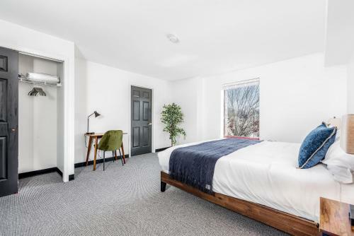 Stunning 1br Aparthotel With Free Parking By Cozysuites!