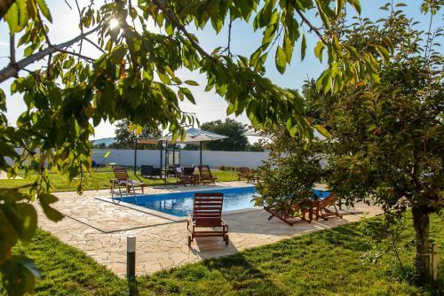 Villa Holiday Home Aprilis