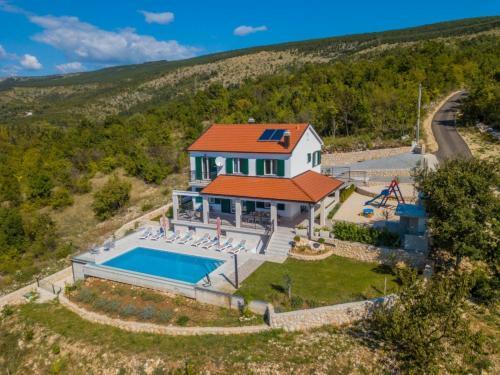 Luxury Villa Melita With Heated Pool