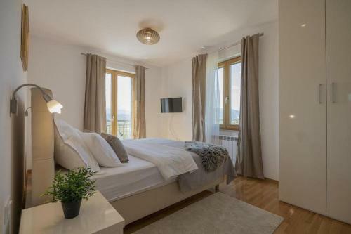 Luxury Villa Melita With Heated Pool