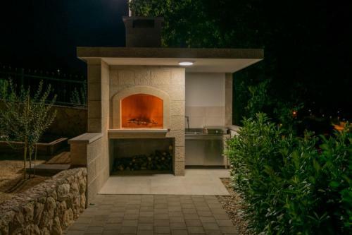 Luxury Villa Melita With Heated Pool