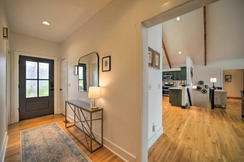 Bright Sapphire Escape Near Hiking And Golfing!