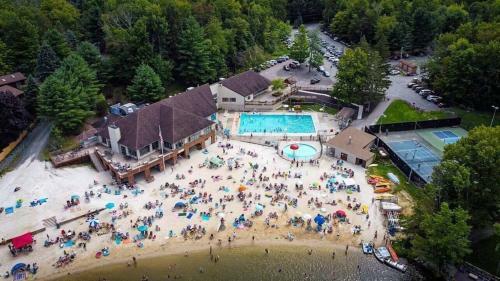 Beautiful Lake Front Home With Tons Of Amenities!