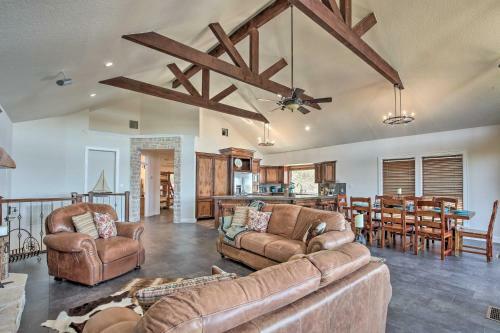 Waterfront Home 2 Decks With Canyon Lake Views