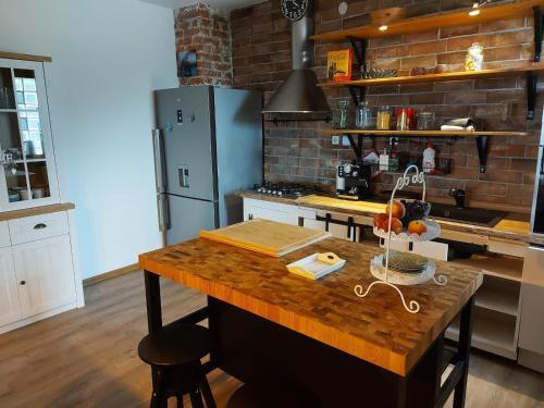 Large And Quiet Apartment With Great Balcony
