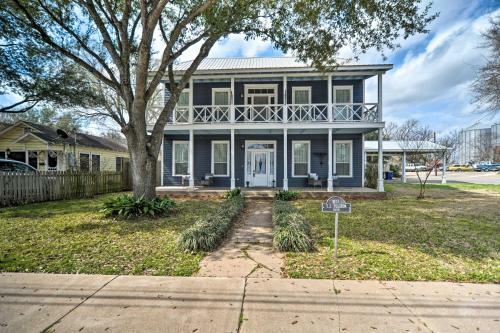 Spacious Abode, Walk To Texas Heroes Square!