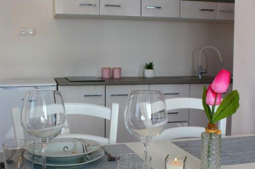 Hostal Neda Holiday House