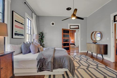 Gorgeous Home 1 Blk From Main With Hot Tub & Fire Pit!