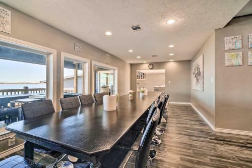 Lakefront Livingston Home - Private Boat Dock