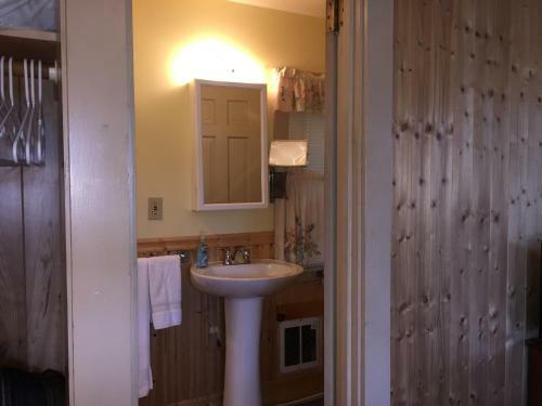 Valley Brook Cottages And Cabins