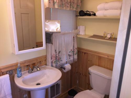 Valley Brook Cottages And Cabins