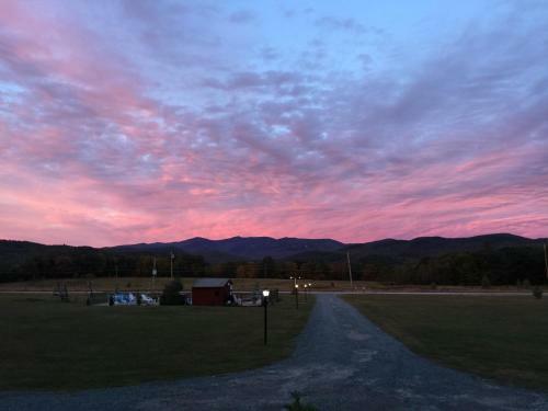 Valley Brook Cottages And Cabins