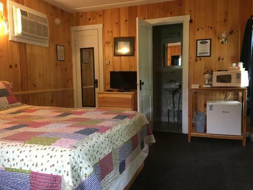 Gilcrest Cottages And Motel
