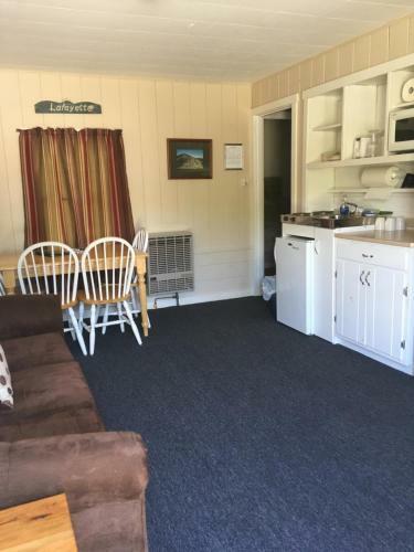 Gilcrest Cottages And Motel