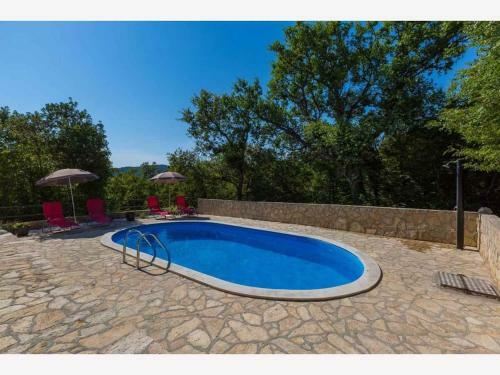 Apartment In Grizane 39410