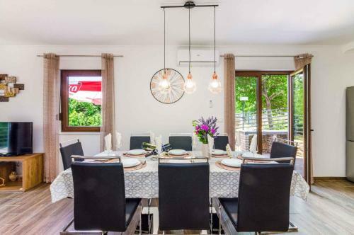 Holiday Home In Grizane 39484