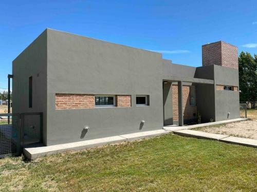 Casa Con Pileta En Barrio Privado, 2 Dormitorios.