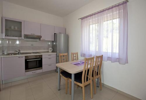 Apartments By The Sea Igrane, Makarska - 17292