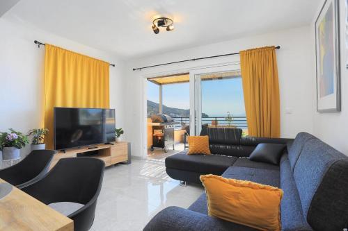 Apartments By The Sea Igrane, Makarska - 18405