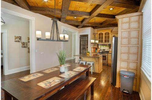 Beautiful Craftmans 4br2,5ba Home Near Downtown