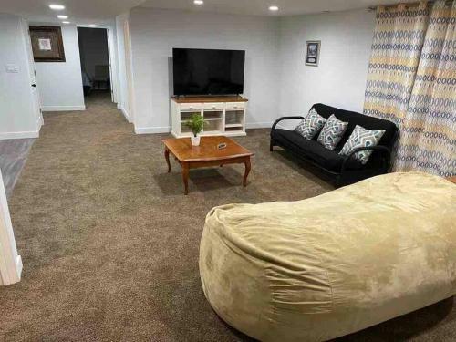 Modern 7 Bedroom 4 Bathroom Home Tooele 16 Guests