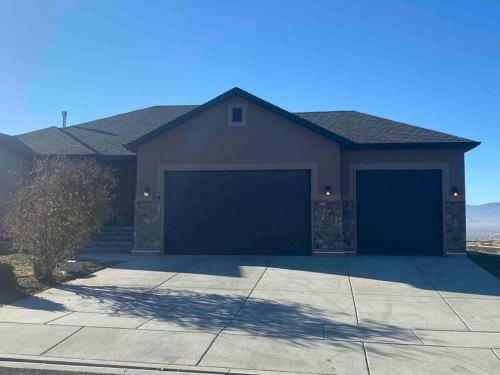 Modern 7 Bedroom 4 Bathroom Home Tooele 16 Guests