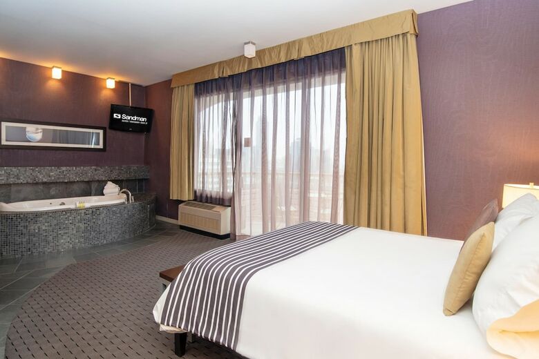 Hotel Sandman Suites On Davie