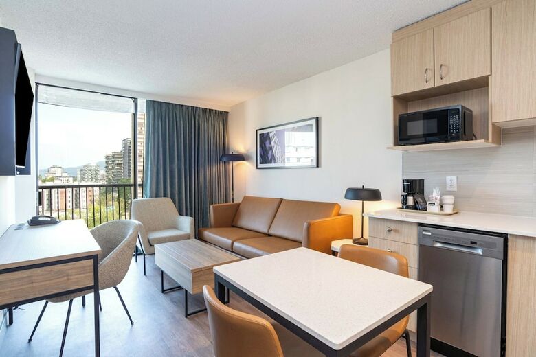 Hotel Sandman Suites On Davie
