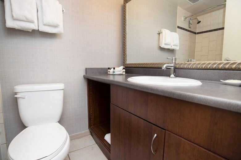 Hotel Sandman Suites On Davie