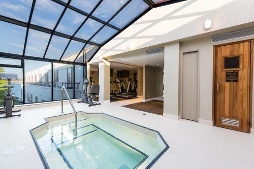 Granville Island Hotel -standard