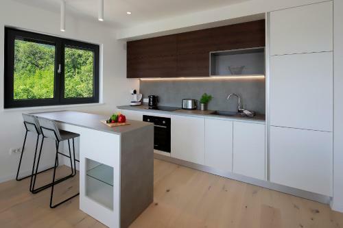Modena Maris-new Swim-grill-relax-jacuzzi Apartments