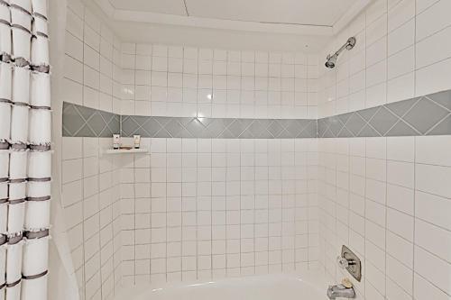 Powder Pointe Condominiums 102a