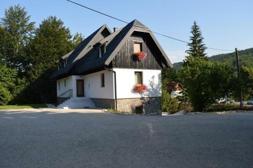 Hostal Rooms With A Parking Space Jezerce, Plitvice - 18111