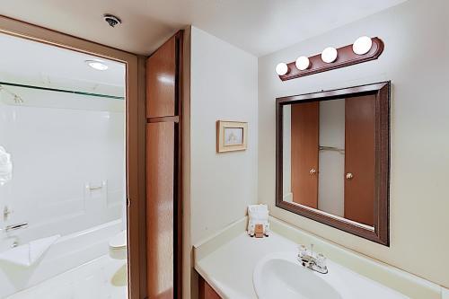 Powder Pointe Condominiums 105a