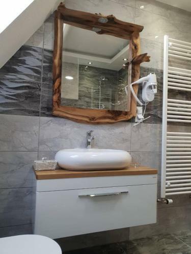 Hostal Rustic Inn River 3