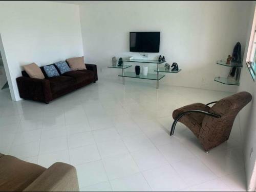 Excelente Casa Com Piscina E Academia.