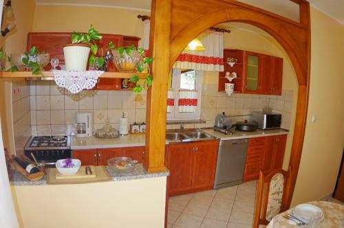 House Sandi, Village Jur?i?i