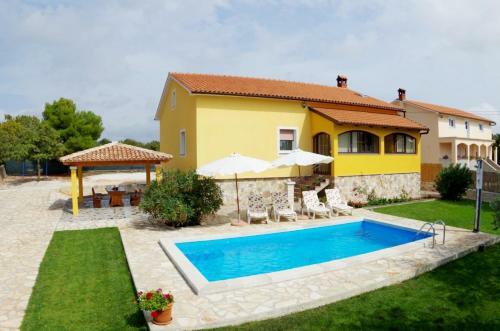 House Sandi, Village Jur?i?i