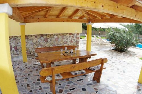 House Sandi, Village Jur?i?i