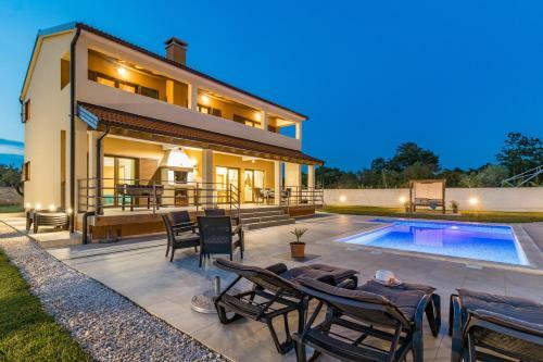 Impressive Luxury Villa With Private Heated Pool -villa Dija