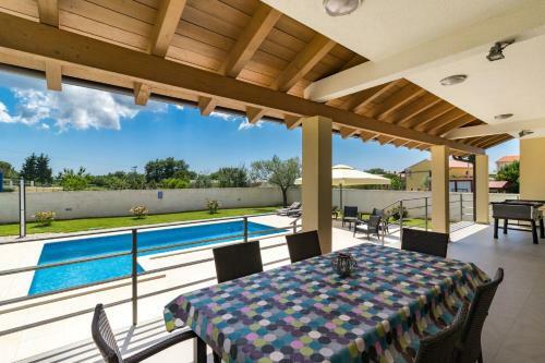 Impressive Luxury Villa With Private Heated Pool -villa Dija