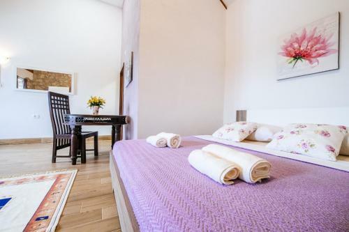 Poolincluded - Amazing Estate Uzelac