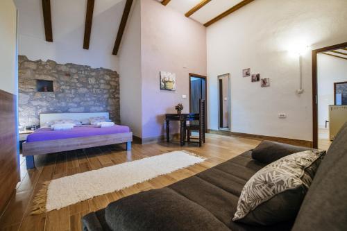 Poolincluded - Amazing Estate Uzelac