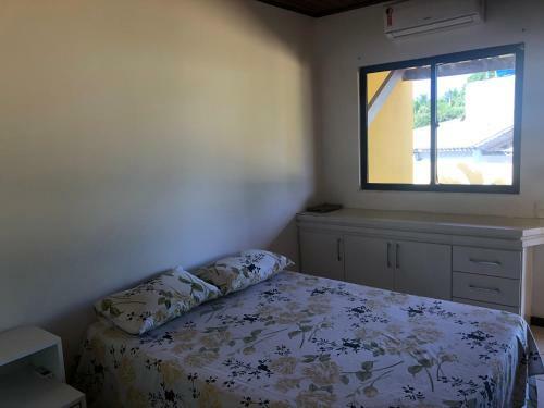 Guarajuba - Ba - Confort�vel Casa Com 3 Quartos, 2 Suites