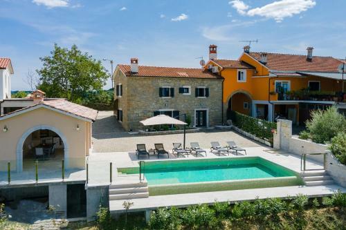 Villa Grazia With Heated Pool