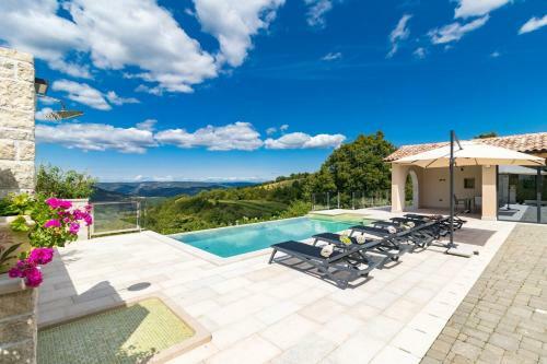 Villa Grazia With Heated Pool